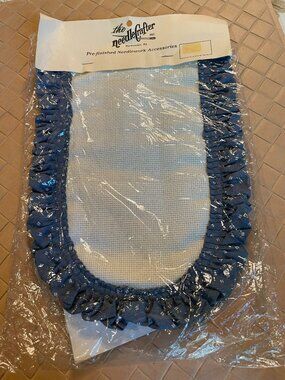 The NeedleCrafter Prefinished Decorative Hot Mitt for Counted Cross Stitch Blue